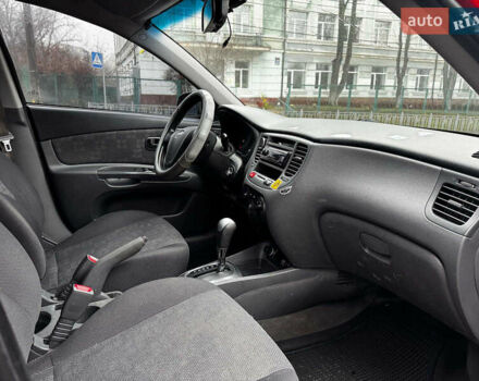 Красный Киа Рио, объемом двигателя 1.4 л и пробегом 189 тыс. км за 6490 $, фото 33 на Automoto.ua