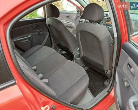 Червоний Кіа Ріо, об'ємом двигуна 1.49 л та пробігом 375 тис. км за 3450 $, фото 15 на Automoto.ua