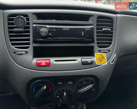 Красный Киа Рио, объемом двигателя 1.4 л и пробегом 189 тыс. км за 6490 $, фото 31 на Automoto.ua