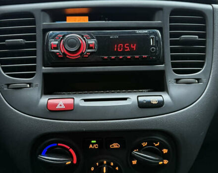 Красный Киа Рио, объемом двигателя 1.4 л и пробегом 288 тыс. км за 4700 $, фото 22 на Automoto.ua