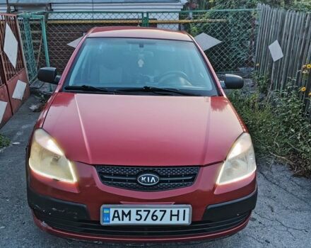 Красный Киа Рио, объемом двигателя 1.4 л и пробегом 275 тыс. км за 4000 $, фото 1 на Automoto.ua
