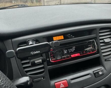 Красный Киа Рио, объемом двигателя 1.4 л и пробегом 173 тыс. км за 6800 $, фото 3 на Automoto.ua