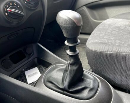 Красный Киа Рио, объемом двигателя 14 л и пробегом 127 тыс. км за 5850 $, фото 8 на Automoto.ua
