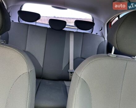 Красный Киа Рио, объемом двигателя 1.4 л и пробегом 230 тыс. км за 3900 $, фото 18 на Automoto.ua