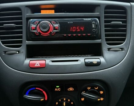 Красный Киа Рио, объемом двигателя 1.4 л и пробегом 288 тыс. км за 4700 $, фото 17 на Automoto.ua