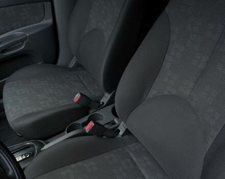 Красный Киа Рио, объемом двигателя 1.4 л и пробегом 288 тыс. км за 4700 $, фото 13 на Automoto.ua