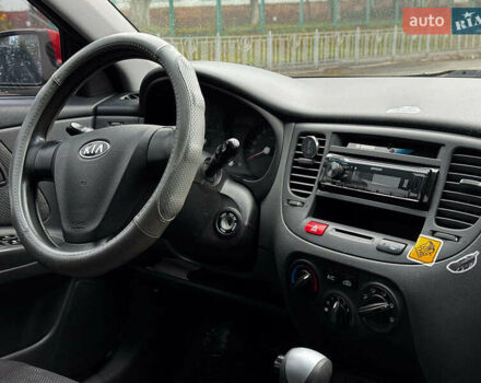 Красный Киа Рио, объемом двигателя 1.4 л и пробегом 189 тыс. км за 6490 $, фото 36 на Automoto.ua