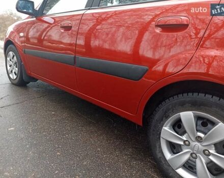 Червоний Кіа Ріо, об'ємом двигуна 1.4 л та пробігом 202 тис. км за 3999 $, фото 3 на Automoto.ua