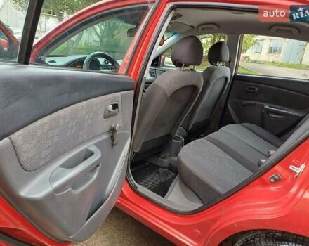 Червоний Кіа Ріо, об'ємом двигуна 1.49 л та пробігом 375 тис. км за 3450 $, фото 3 на Automoto.ua