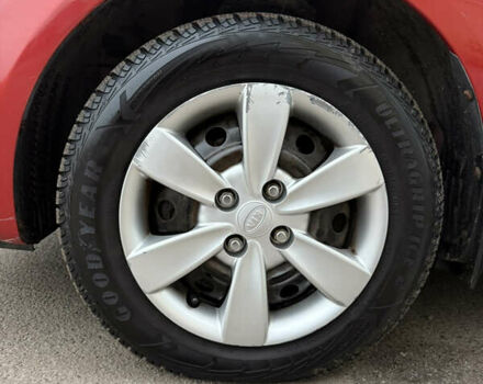 Красный Киа Рио, объемом двигателя 1.4 л и пробегом 288 тыс. км за 4700 $, фото 7 на Automoto.ua