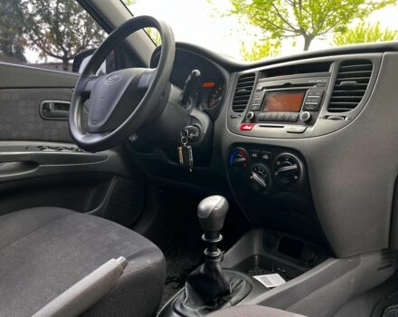 Красный Киа Рио, объемом двигателя 14 л и пробегом 127 тыс. км за 5850 $, фото 5 на Automoto.ua