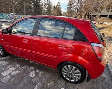 Червоний Кіа Ріо, об'ємом двигуна 1.4 л та пробігом 229 тис. км за 5300 $, фото 1 на Automoto.ua