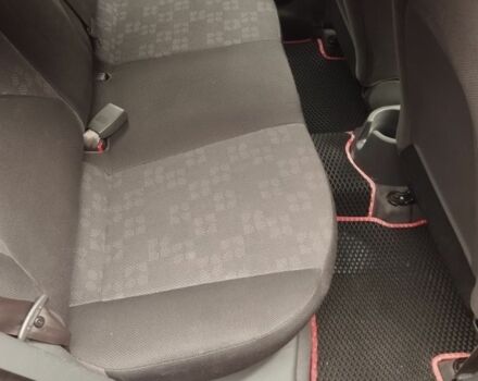 Червоний Кіа Ріо, об'ємом двигуна 1.4 л та пробігом 133 тис. км за 5700 $, фото 7 на Automoto.ua