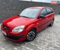 Красный Киа Рио, объемом двигателя 1.4 л и пробегом 203 тыс. км за 4900 $, фото 1 на Automoto.ua