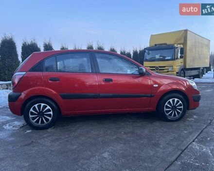 Красный Киа Рио, объемом двигателя 1.4 л и пробегом 213 тыс. км за 3800 $, фото 1 на Automoto.ua