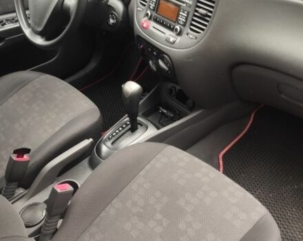 Червоний Кіа Ріо, об'ємом двигуна 1.4 л та пробігом 133 тис. км за 5700 $, фото 5 на Automoto.ua