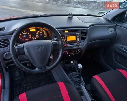 Червоний Кіа Ріо, об'ємом двигуна 1.4 л та пробігом 213 тис. км за 3450 $, фото 9 на Automoto.ua