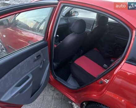 Красный Киа Рио, объемом двигателя 1.4 л и пробегом 213 тыс. км за 3800 $, фото 12 на Automoto.ua