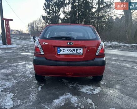 Красный Киа Рио, объемом двигателя 1.4 л и пробегом 213 тыс. км за 3800 $, фото 3 на Automoto.ua
