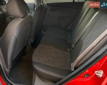 Красный Киа Рио, объемом двигателя 1.4 л и пробегом 120 тыс. км за 5450 $, фото 11 на Automoto.ua