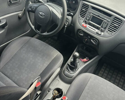 Красный Киа Рио, объемом двигателя 1.4 л и пробегом 119 тыс. км за 5777 $, фото 8 на Automoto.ua