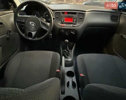 Красный Киа Рио, объемом двигателя 1.4 л и пробегом 120 тыс. км за 5450 $, фото 3 на Automoto.ua