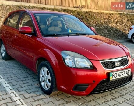 Красный Киа Рио, объемом двигателя 1.4 л и пробегом 173 тыс. км за 5500 $, фото 2 на Automoto.ua