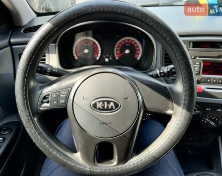 Червоний Кіа Ріо, об'ємом двигуна 1.4 л та пробігом 171 тис. км за 5700 $, фото 22 на Automoto.ua