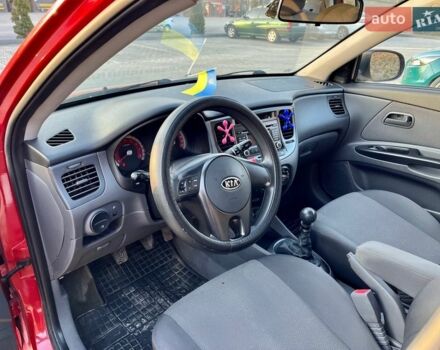 Червоний Кіа Ріо, об'ємом двигуна 1.4 л та пробігом 171 тис. км за 5700 $, фото 9 на Automoto.ua