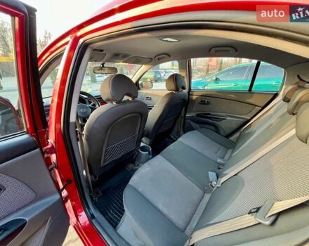 Красный Киа Рио, объемом двигателя 1.4 л и пробегом 173 тыс. км за 5500 $, фото 12 на Automoto.ua