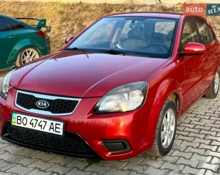 Красный Киа Рио, объемом двигателя 1.4 л и пробегом 173 тыс. км за 5500 $, фото 1 на Automoto.ua