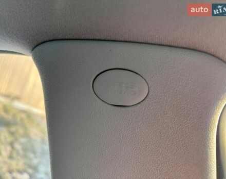 Червоний Кіа Ріо, об'ємом двигуна 1.4 л та пробігом 171 тис. км за 5700 $, фото 17 на Automoto.ua