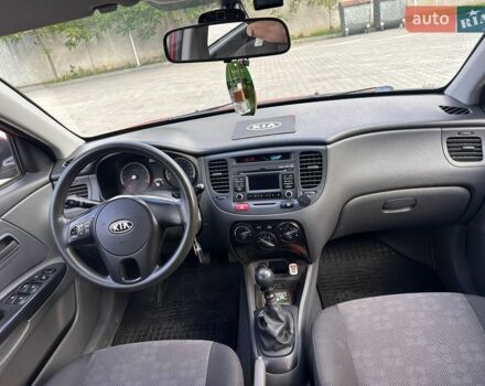 Красный Киа Рио, объемом двигателя 1.4 л и пробегом 267 тыс. км за 3600 $, фото 6 на Automoto.ua
