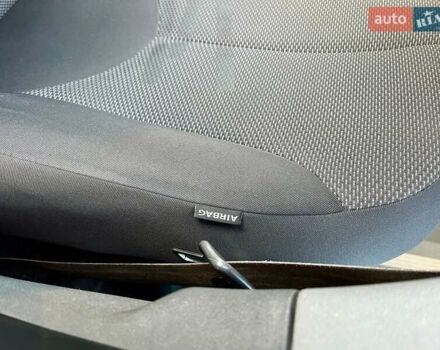 Червоний Кіа Ріо, об'ємом двигуна 1.4 л та пробігом 171 тис. км за 5700 $, фото 15 на Automoto.ua