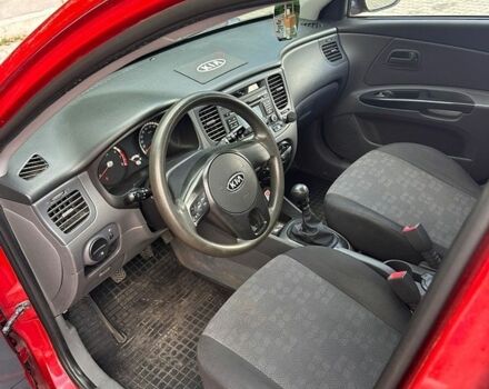 Красный Киа Рио, объемом двигателя 1.4 л и пробегом 267 тыс. км за 3600 $, фото 8 на Automoto.ua