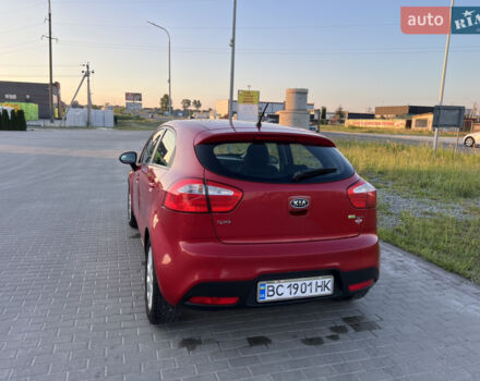 Красный Киа Рио, объемом двигателя 1.1 л и пробегом 203 тыс. км за 6000 $, фото 2 на Automoto.ua