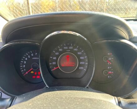 Красный Киа Рио, объемом двигателя 1.6 л и пробегом 103 тыс. км за 7100 $, фото 3 на Automoto.ua