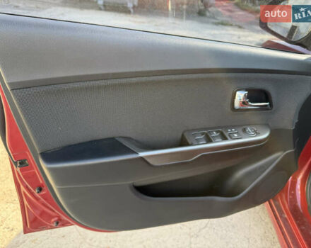 Червоний Кіа Ріо, об'ємом двигуна 1.59 л та пробігом 48 тис. км за 10000 $, фото 8 на Automoto.ua