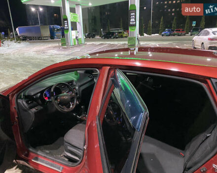 Червоний Кіа Ріо, об'ємом двигуна 1.4 л та пробігом 163 тис. км за 5600 $, фото 12 на Automoto.ua