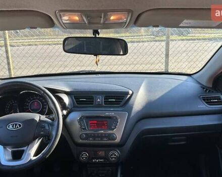 Красный Киа Рио, объемом двигателя 1.59 л и пробегом 103 тыс. км за 7129 $, фото 2 на Automoto.ua