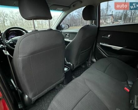 Червоний Кіа Ріо, об'ємом двигуна 1.59 л та пробігом 137 тис. км за 7500 $, фото 29 на Automoto.ua