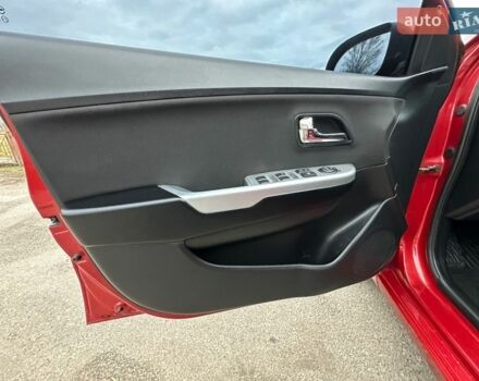 Червоний Кіа Ріо, об'ємом двигуна 1.59 л та пробігом 137 тис. км за 7500 $, фото 26 на Automoto.ua