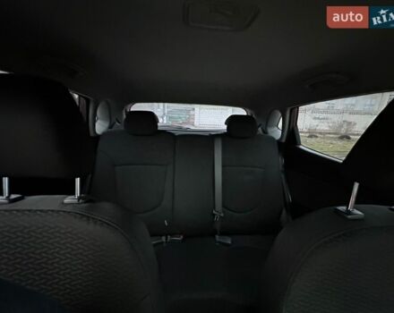 Червоний Кіа Ріо, об'ємом двигуна 1.59 л та пробігом 137 тис. км за 7500 $, фото 33 на Automoto.ua