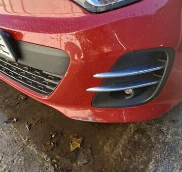 Червоний Кіа Ріо, об'ємом двигуна 1.4 л та пробігом 104 тис. км за 9500 $, фото 5 на Automoto.ua