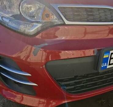 Червоний Кіа Ріо, об'ємом двигуна 1.4 л та пробігом 104 тис. км за 9500 $, фото 6 на Automoto.ua