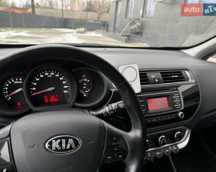 Червоний Кіа Ріо, об'ємом двигуна 1.4 л та пробігом 77 тис. км за 9900 $, фото 10 на Automoto.ua