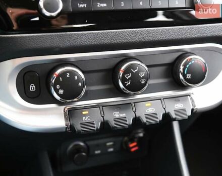 Красный Киа Рио, объемом двигателя 1.4 л и пробегом 77 тыс. км за 12000 $, фото 14 на Automoto.ua