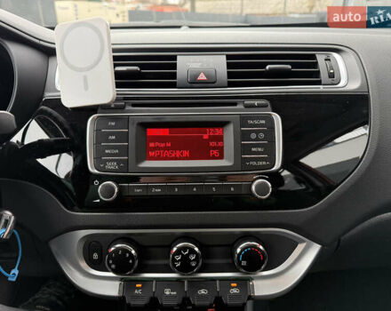 Червоний Кіа Ріо, об'ємом двигуна 1.4 л та пробігом 77 тис. км за 9900 $, фото 9 на Automoto.ua