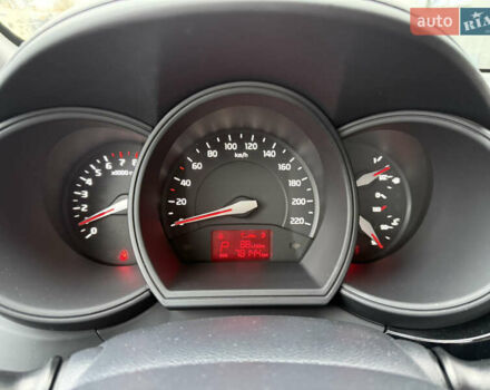 Червоний Кіа Ріо, об'ємом двигуна 1.4 л та пробігом 77 тис. км за 9900 $, фото 11 на Automoto.ua