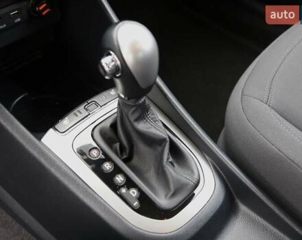 Красный Киа Рио, объемом двигателя 1.4 л и пробегом 77 тыс. км за 12000 $, фото 15 на Automoto.ua